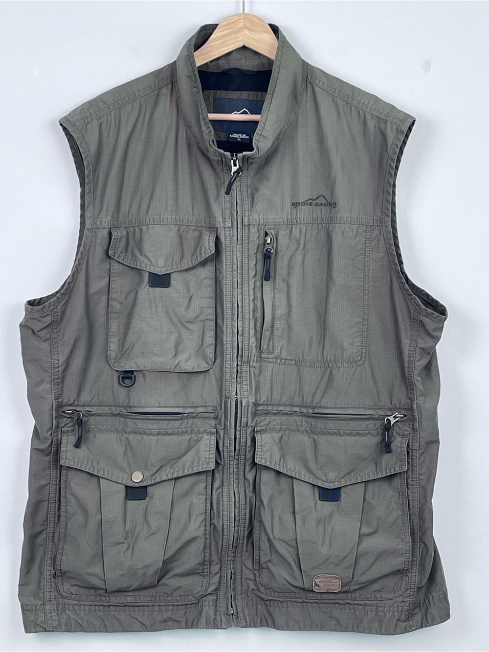 Eddie Bauer Men's Tactical Hunting/ Fishing Vest Size XL; Utility, Outdoor, Hike